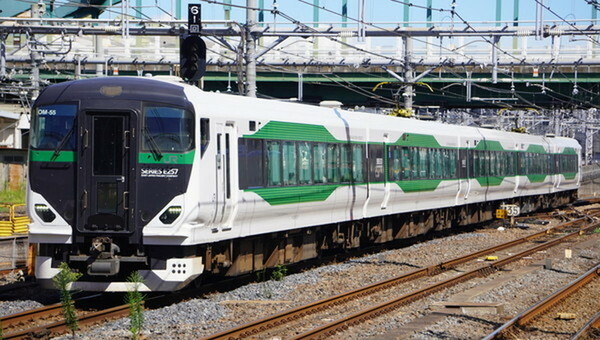 E257系電車（画像：写真AC）。