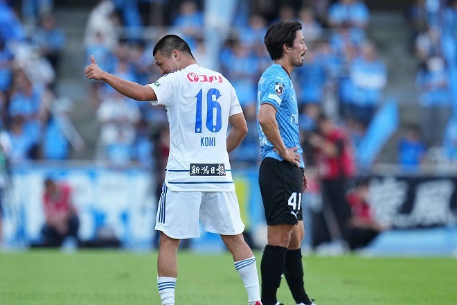 欲しかった先制点を新潟の小見に奪われた川崎。その後の反撃も実らなかった。（C）SOCCER DIGEST