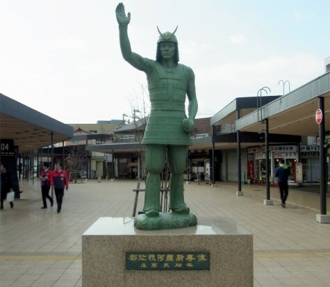 福井県・敦賀駅前に立つ渡来人の像