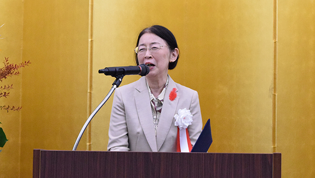 あいさつする村木会長