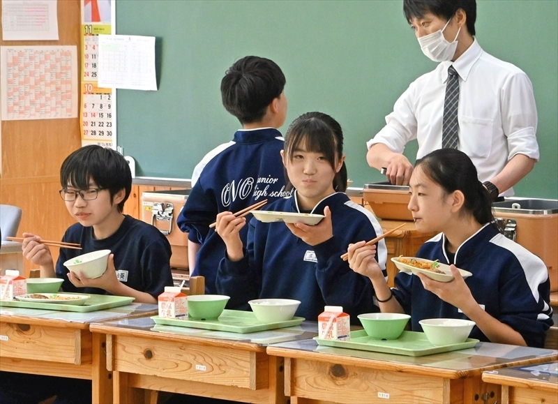 「エシカル給食」を味わう小野中生