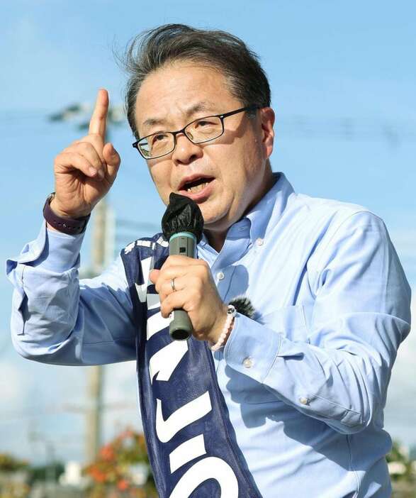 支持を訴える世耕弘成氏