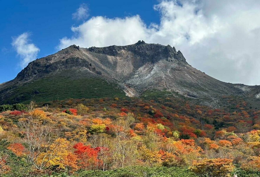 ロープウェイで一気に9合目まで。その先には絶景が広がる