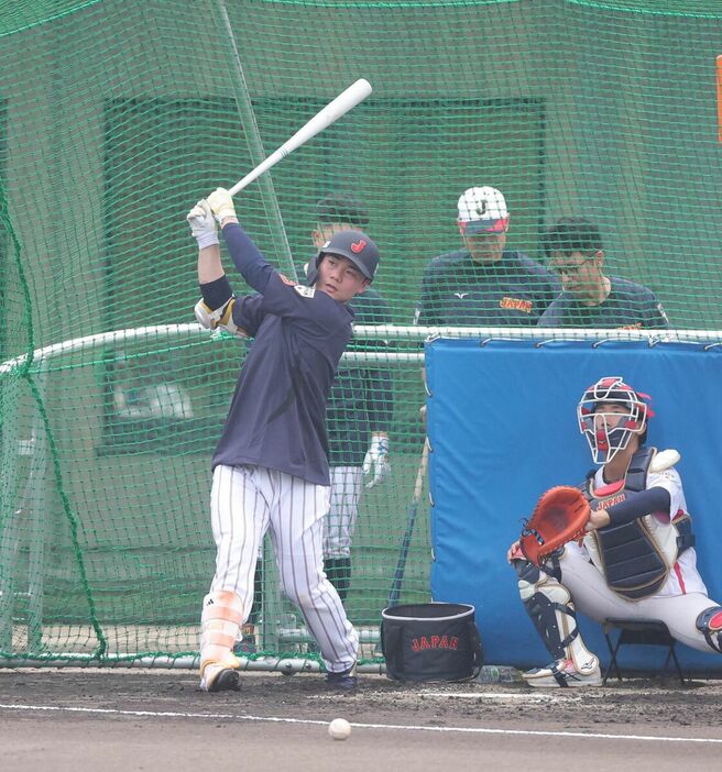 宮崎合宿でフリー打撃する清宮