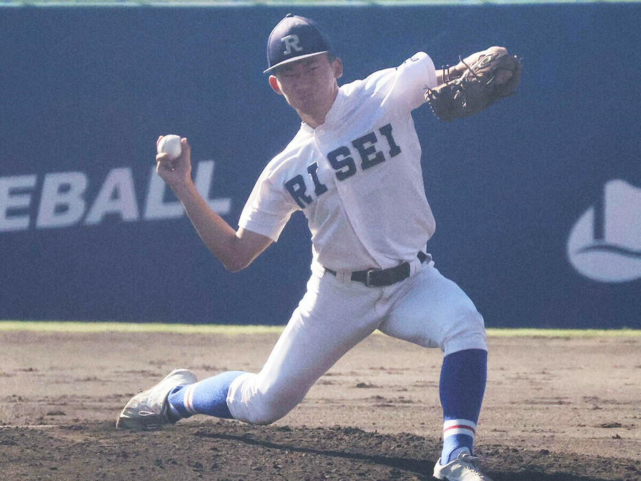 秋の大阪大会決勝の大阪桐蔭戦で先発した履正社の辻琉沙　photo by Nikkan sports