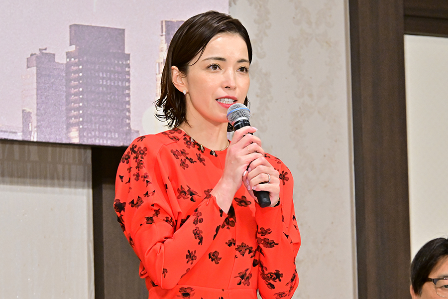 製作発表記者会見に出席した知念里奈【写真：ENCOUNT編集部】