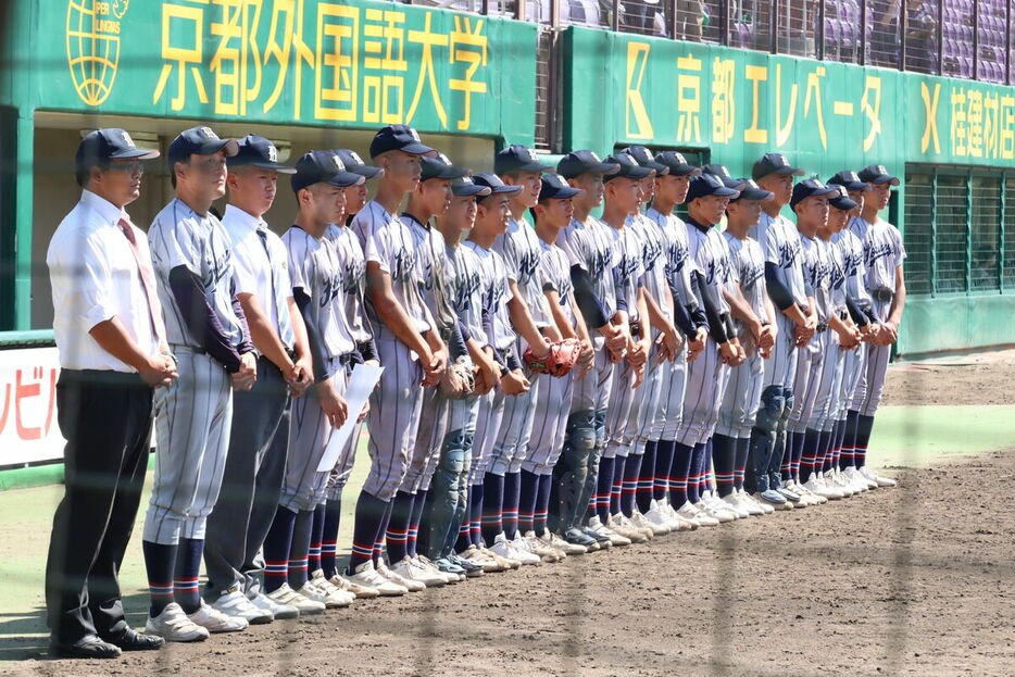 創部初の秋季近畿大会出場を決めた北稜ナイン（カメラ・南部　俊太）