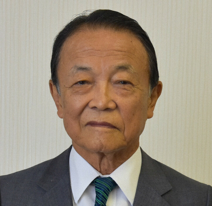 麻生太郎氏