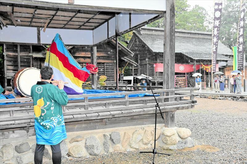 相馬神社で披露された神楽舞