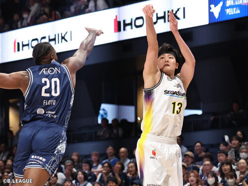 3ポイント3本を含む11得点を挙げた田中（右）［写真］＝B.LEAGUE