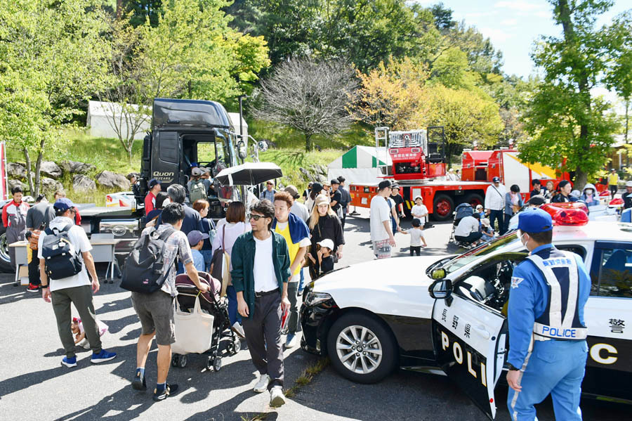 行列ができた働くクルマの乗車体験