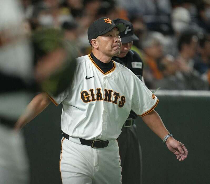 3連敗を喫した巨人・阿部慎之助監督＝東京ドーム（撮影・今野顕）