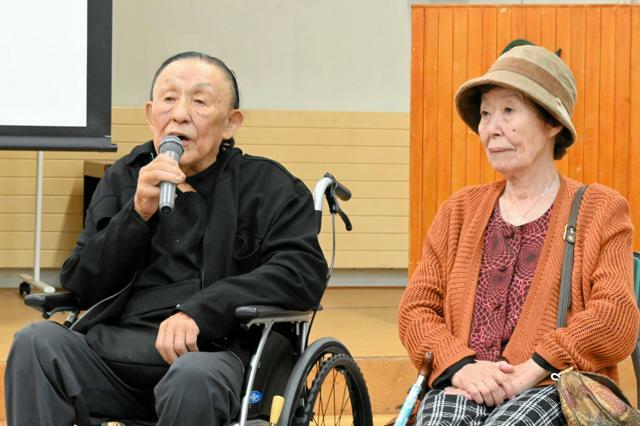 最高裁判決のお祝い会であいさつする小島喜久夫さん（左）と妻の麗子さん=2024年9月20日、札幌市北区、上保晃平撮影