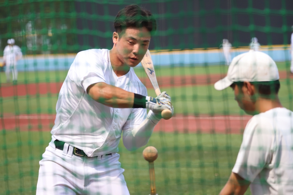 練習中の早稲田大・吉納翼