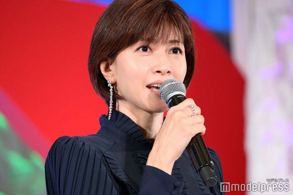 「東京ドラマアウォード2024」助演女優賞を受賞した内田有紀