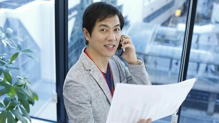 50代でも各社から「引く手あまた」になる人の特徴とは？（写真：すとらいぷ / PIXTA）