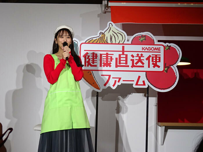 「つぶより野菜」のファンと語るアンバサダーの近藤千尋さん