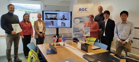 2024年9月13日にフランスのサントノレで両社のパートナーシップを締結［クリックで拡大］ 出所：AGC