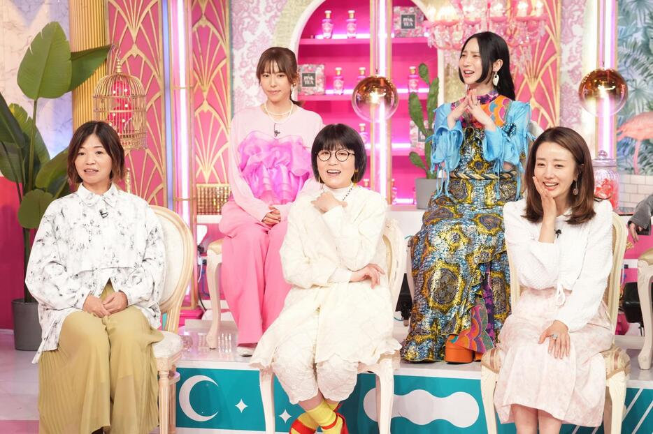 「上田と女が吠える夜」に出演するユンソナさん（右）＝日本テレビ提供