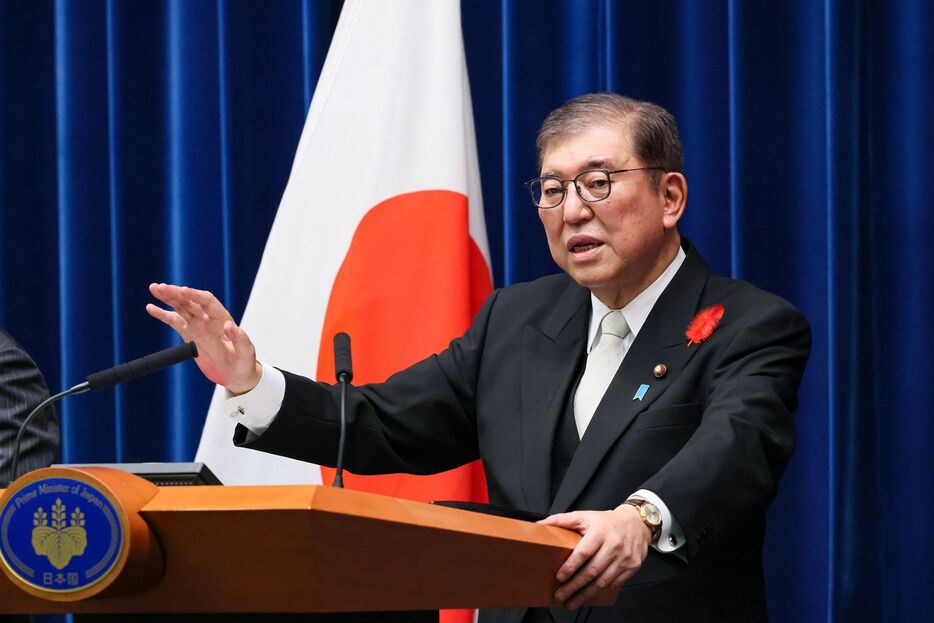 内閣発足にあたっての記者会見を行う石破茂首相（2024年10月1日）（写真＝内閣官房内閣広報室／CC-BY-4.0／Wikimedia Commons）