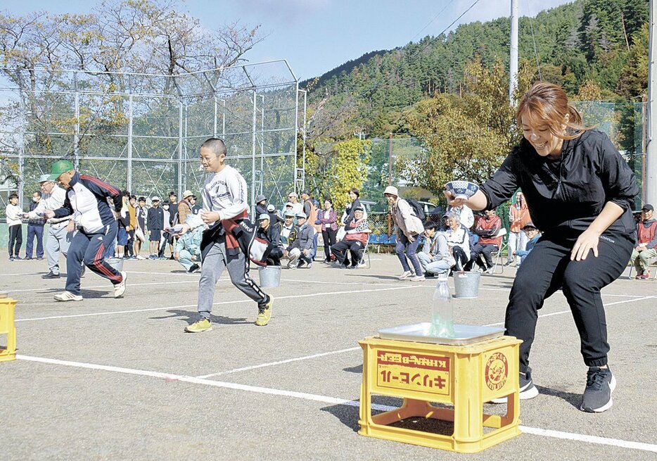 幅広い年代が参加して盛り上がったチーム競技「庄助さん」