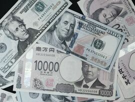 <p>Japanese yen banknote and US dollar banknotes arranged for a photograph in Tokyo, July 12, 2024.</p>