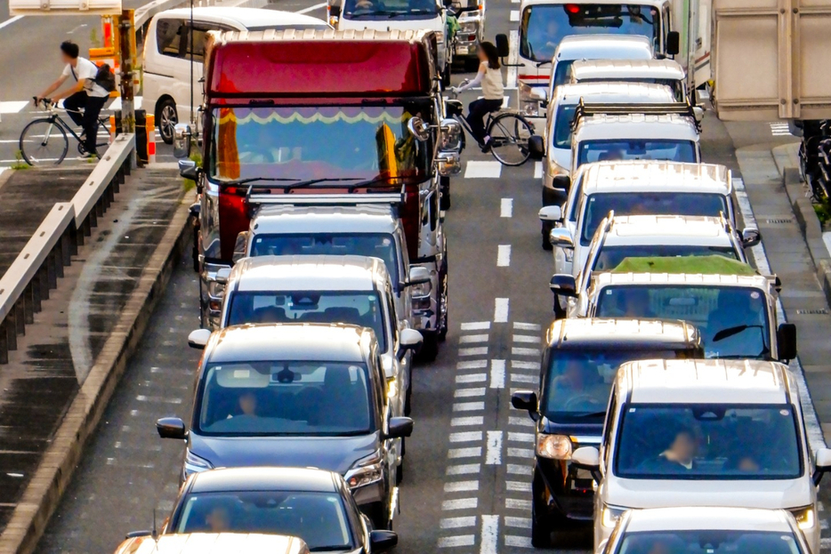 渋滞する道路のイメージ（画像：写真AC）。