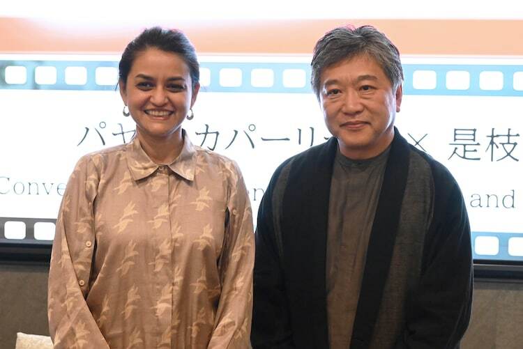 「国際交流基金×東京国際映画祭 co-present 交流ラウンジ」に参加したパヤル・カパディア（左）と是枝裕和（右）