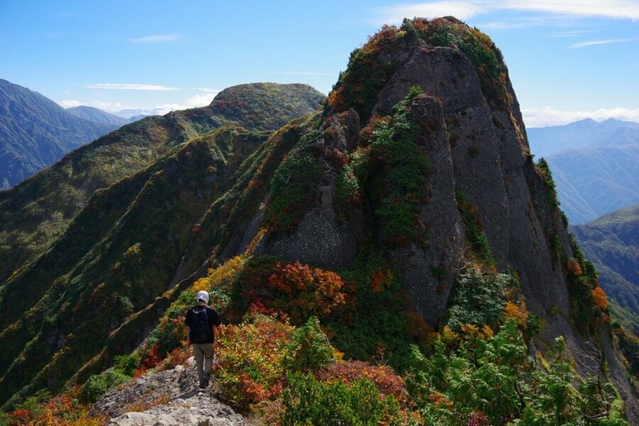 この週末の八海山は、紅葉目当ての登山者で賑わいそうです（撮影：大内征）