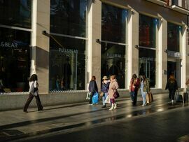 Shoppers on Calle Preciados in central Madrid. Photographer: Paul Hanna/Bloomberg