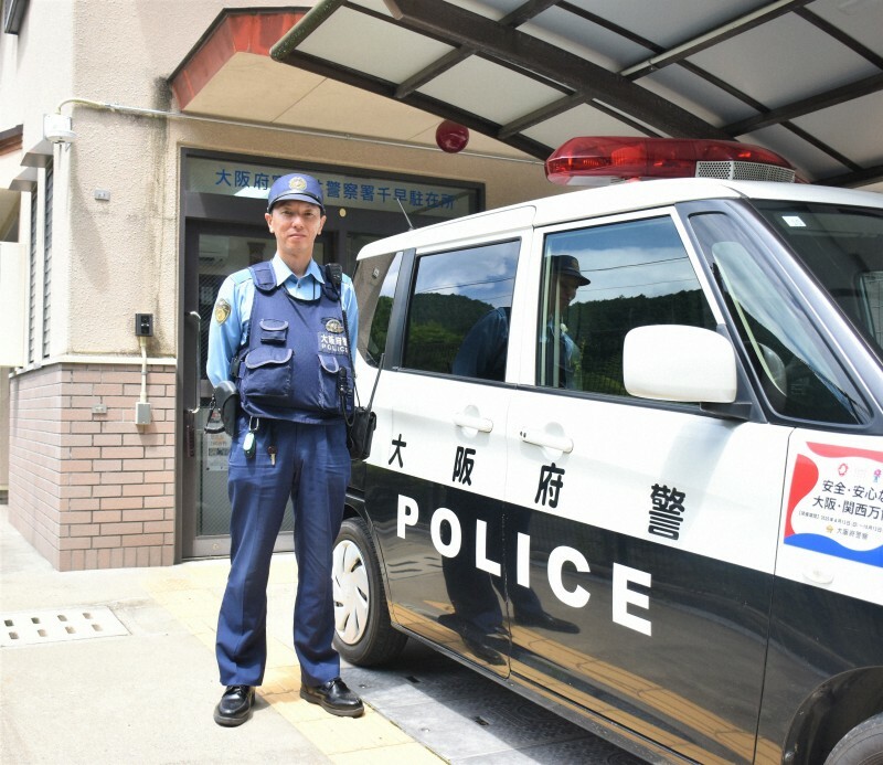 大阪府警富田林署千早駐在所の生駒裕巡査部長＝同駐在で2024年8月2日午前10時47分、斉藤朋恵撮影