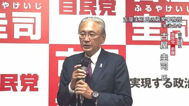 厳しい戦いを制し、支持者に決意を語る古屋氏＝２７日午後、多治見市内