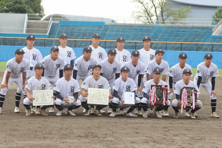 準優勝に終わった常葉大菊川の選手たち