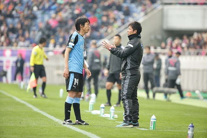 何度も意見をかわしたふたり。多くの学びがあったという。（C）SOCCER DIGEST