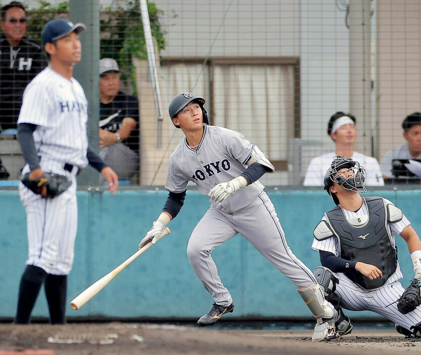 １５日、フェニックスリーグのくふうハヤテ戦で左越えソロを放った中田（中＝カメラ・橋口　真）