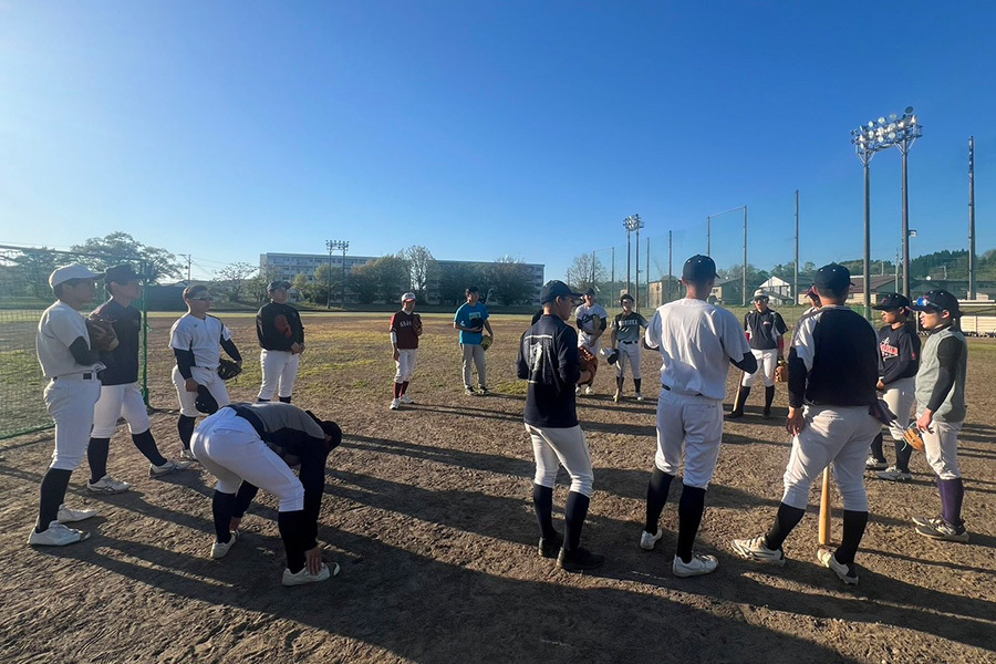 部員自ら整備を行い状態を保ちながら練習する【写真：秋田大硬式野球部提供】