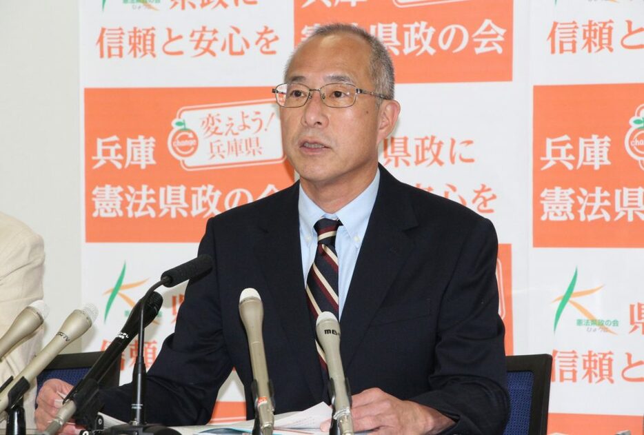 会見で兵庫県知事選への抱負を述べる医師・大沢芳清氏（2024年10月11日午前 神戸市中央区・兵庫県庁）