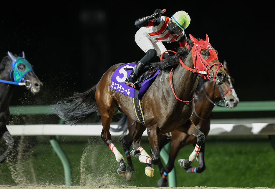 すずらん賞・ミニアチュールと佐々木志音騎手 (C)岩手県競馬組合