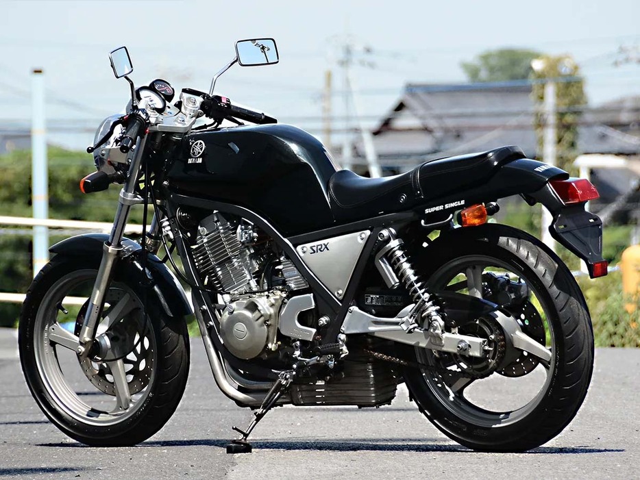 1980年代のヤマハらしさが詰め込まれたデザインは、ベーシックなバイクらしさを失うことなく新しさも感じさせるものだった。