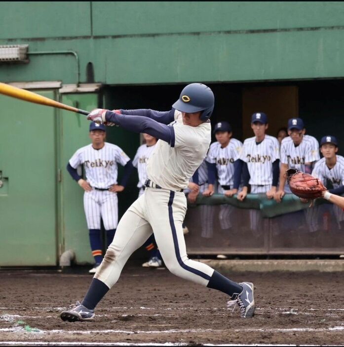 ３打点の活躍をみせた中大・山口剛大