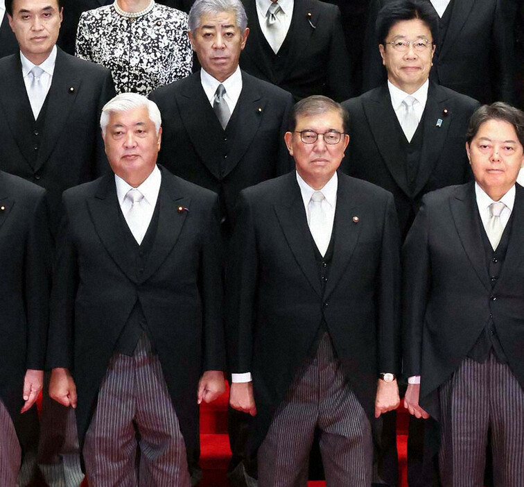 首相官邸のホームページに掲載された石破内閣の記念写真