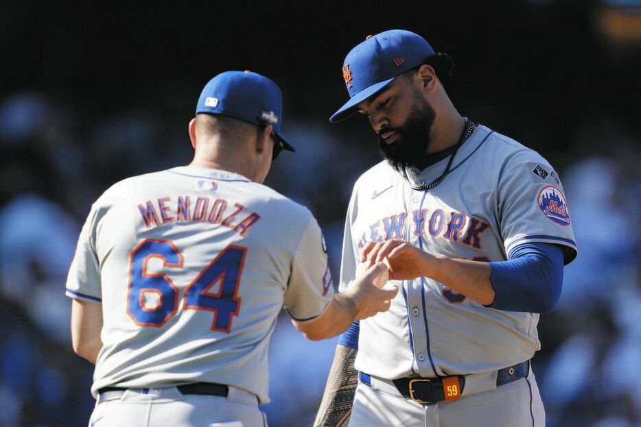 メッツ・メンドサ監督とマネイア（AP）