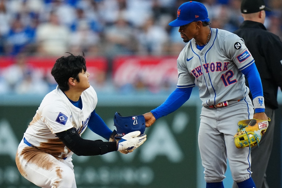 ドジャースのキーマンとなる大谷（左）をリンドーア（右）が絶賛した。(C)Getty Images