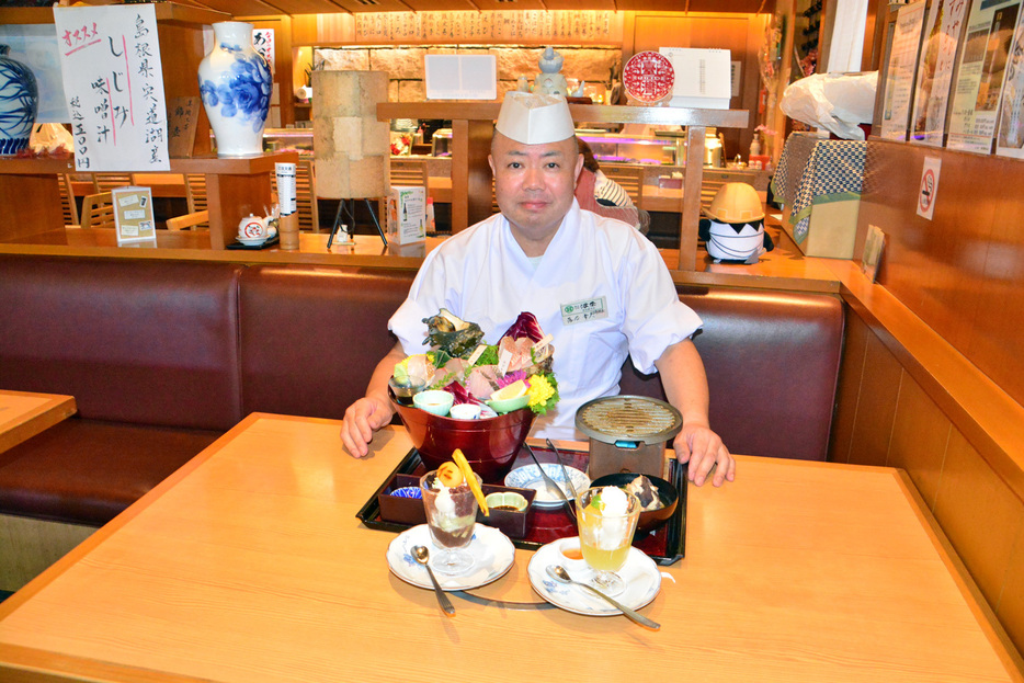 八犬伝バージョンの炙り海鮮丼＝館山