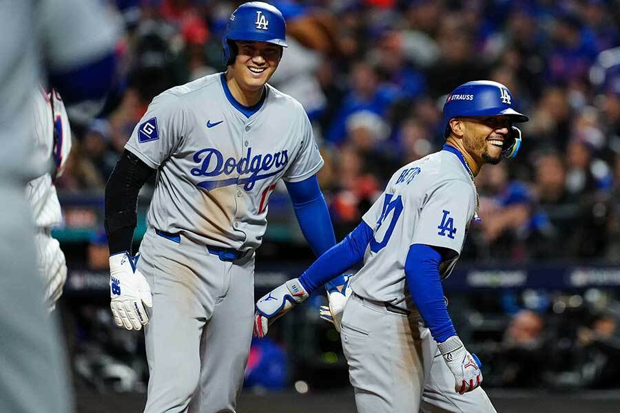 ドジャースの大谷翔平とムーキー・ベッツ【写真：Getty Images】