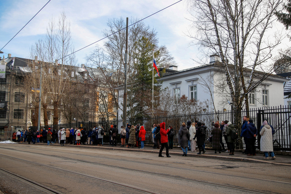 　１０月１４日、在ノルウェーのロシア大使館は、ノルウェー当局からの要求に従い、領事部職員を２人に削減すると発表した。写真はロシア大使館。ノルウェーのオスロで３月撮影（２０２４　ロイター／File Photo）