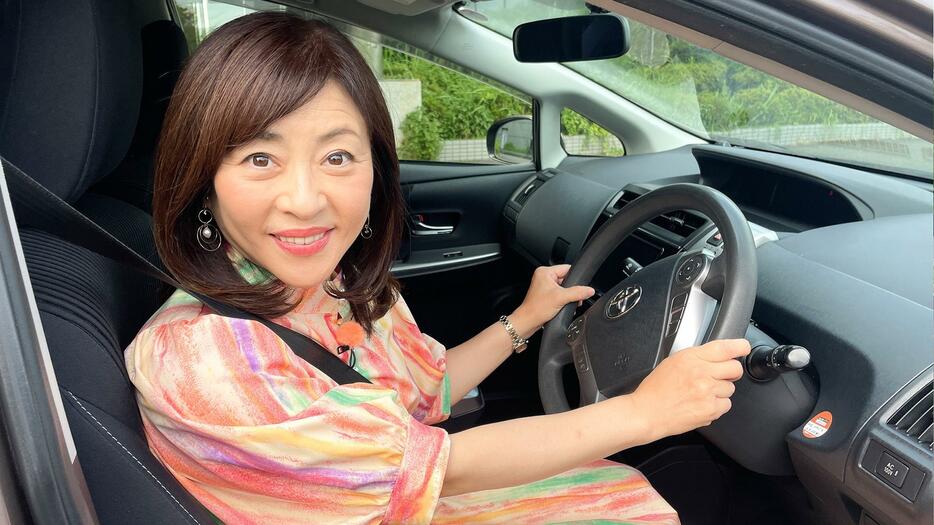 10月26日放送の「おぎやはぎの愛車遍歴 NO CAR, NO LIFE！」に出演する松本明子さん＝BS日テレ提供