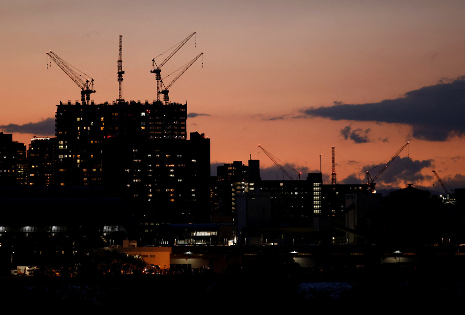 　１０月のロイター企業調査で２０２４年度下期の業績見通しを聞いたところ、従来計画通りと回答した企業が５８％と最も多く、下振れが３４％、上振れが９％で続いた。都内で２０２３年１１月撮影（２０２４年　ロイター/Issei Kato）