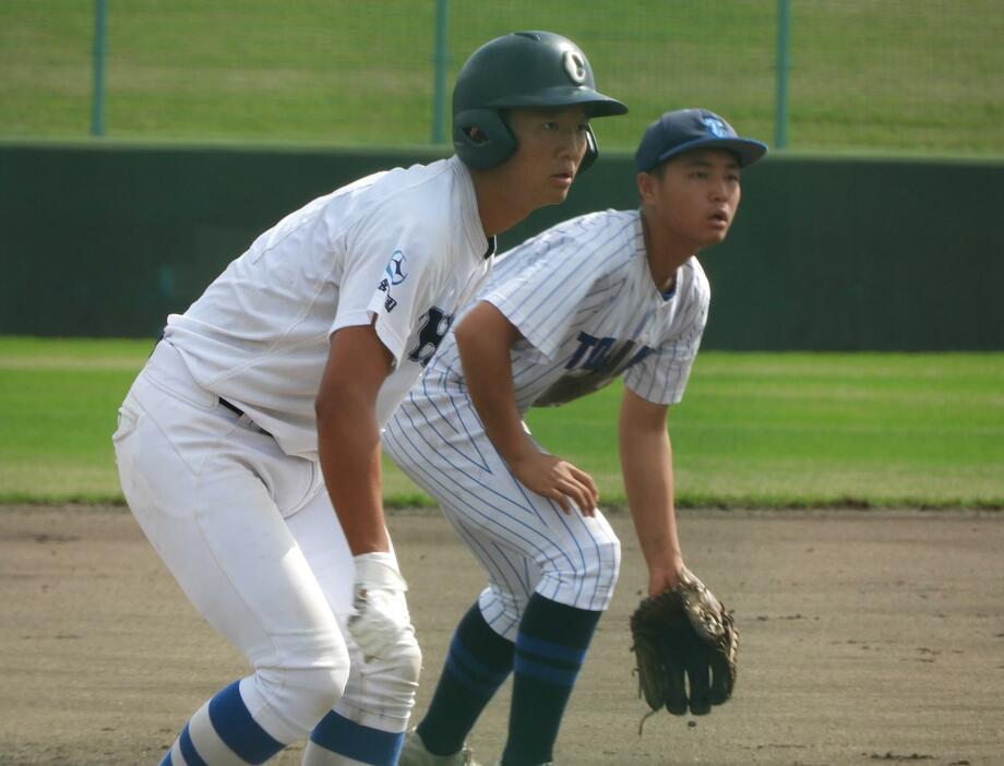 チームの核として萩本監督の信頼も厚い豊橋中央・松井蓮太朗が本塁を窺う