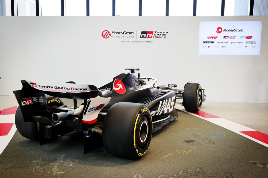 提携発表の会場に展示されたMoneyGram Haas F1 Teamのマシンは従来型だが、来るF1アメリカGPから採用される新たなカラーリングをまとっていた。